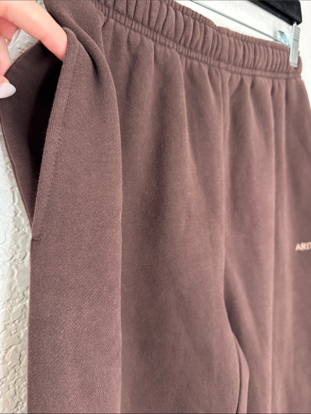 NWT Aritzia Cozy Sweatfleece Mega Fit Fleece Jogger 2XS Short Mocha Brown - Picture 5 of 6